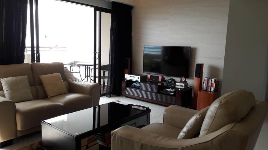 Susie'S Resort Seaview Suites At Sri Sayang Batu Feringgi Exterior foto